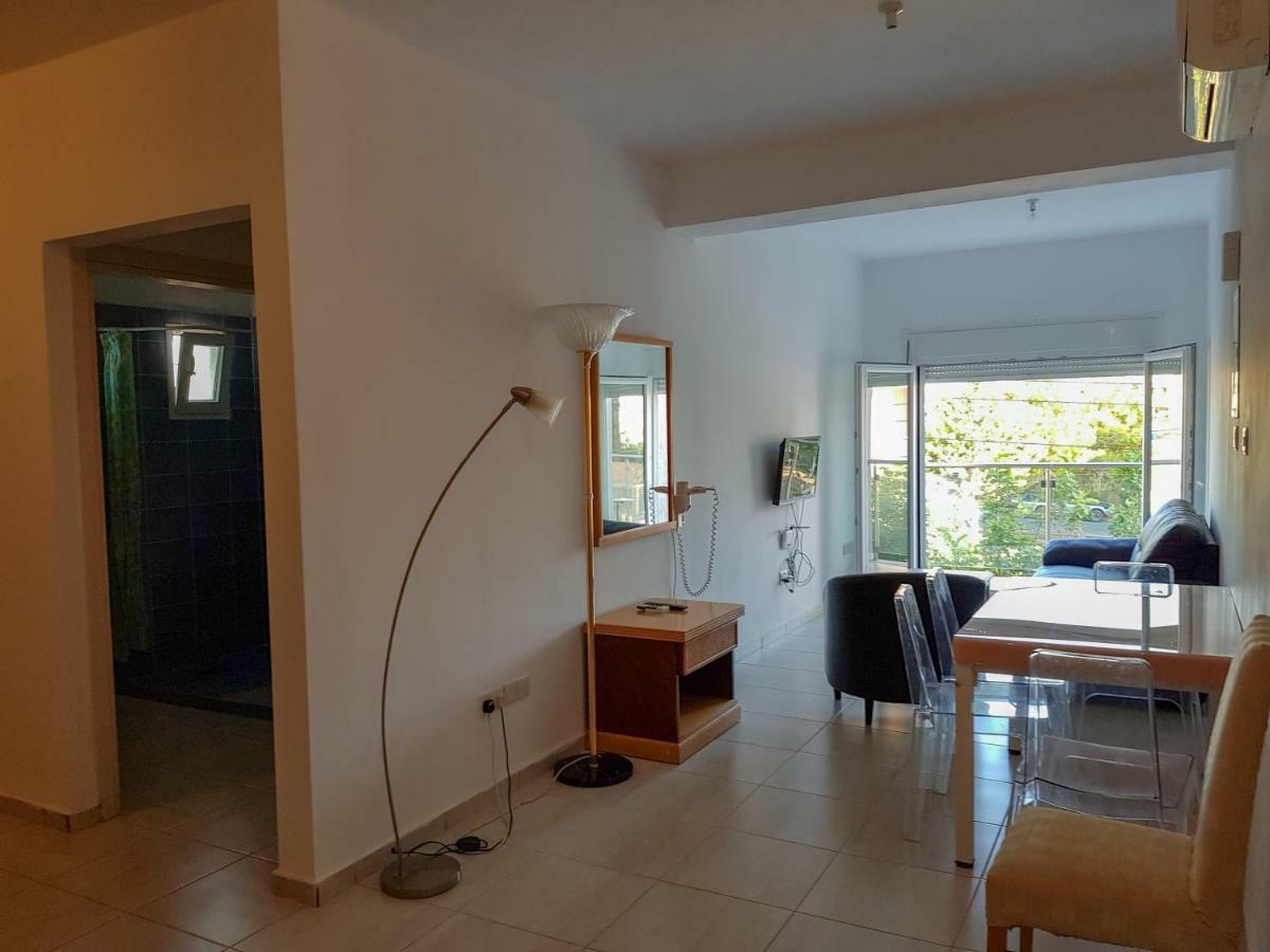Paphos Apartments Exteriör bild
